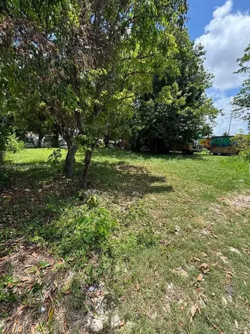 665 NW 43rd Street Miami FL 33127