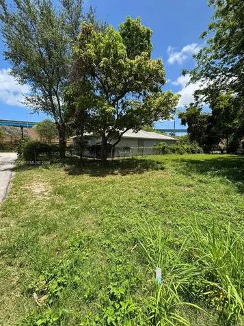 665 NW 43rd Street Miami FL 33127