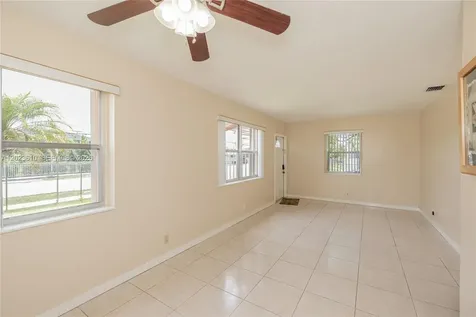 540 SW 60th Avenue Miami FL 33144