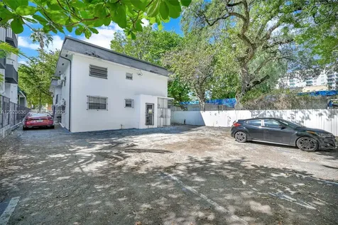 641 NW 2nd Street Miami FL 33128