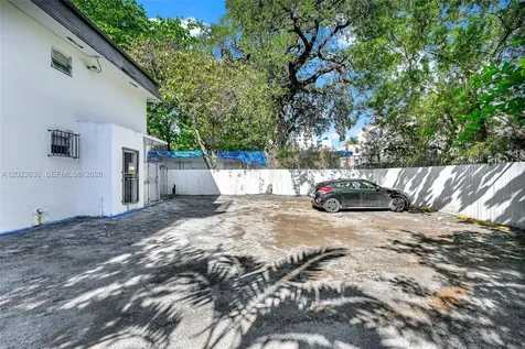 641 NW 2nd Street Miami FL 33128