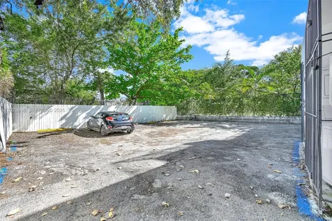 641 NW 2nd Street Miami FL 33128