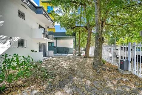 641 NW 2nd Street Miami FL 33128
