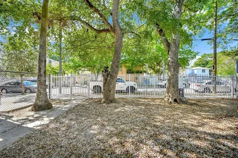 641 NW 2nd Street Miami FL 33128
