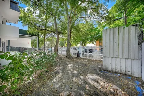 641 NW 2nd Street Miami FL 33128