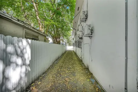 641 NW 2nd Street Miami FL 33128