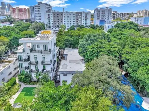 641 NW 2nd Street Miami FL 33128