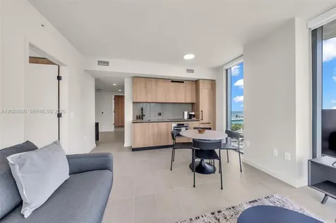 121 NE 5th Street Miami FL 33132