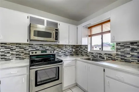 3021 W 76th Street Hialeah FL 33018