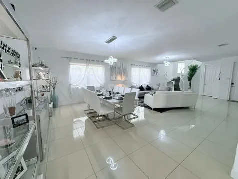 9907 NW 87th Terrace Doral FL 33178