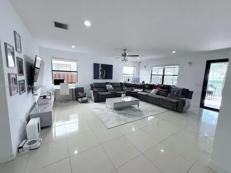 9907 NW 87th Terrace Doral FL 33178