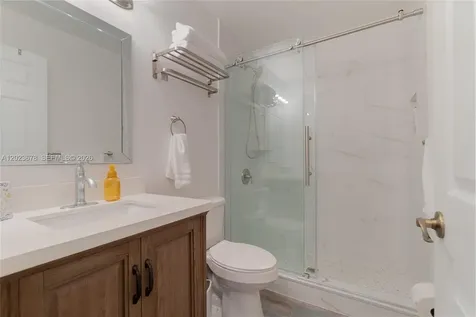 1099 NE 35th Street Oakland Park FL 33334