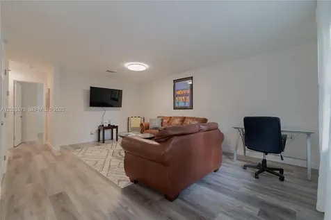 1099 NE 35th Street Oakland Park FL 33334