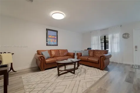 1099 NE 35th Street Oakland Park FL 33334
