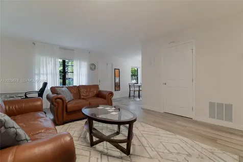 1099 NE 35th Street Oakland Park FL 33334