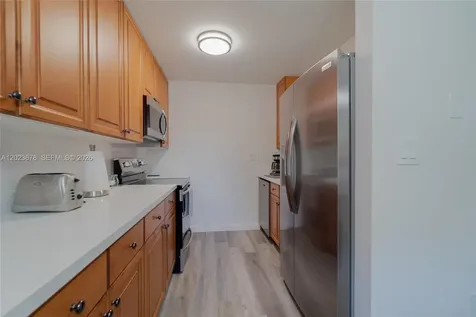 1099 NE 35th Street Oakland Park FL 33334