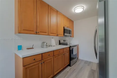 1099 NE 35th Street Oakland Park FL 33334