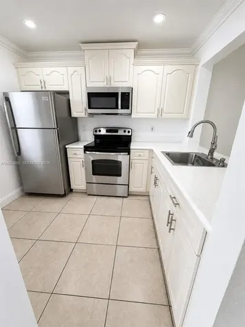 7668 SW 152nd Avenue Miami FL 33193