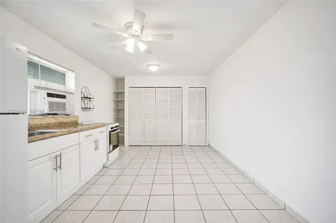 877 W 33rd Street Hialeah FL 33012