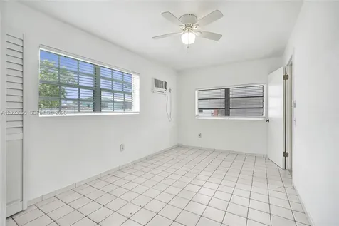 877 W 33rd Street Hialeah FL 33012