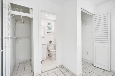 877 W 33rd Street Hialeah FL 33012