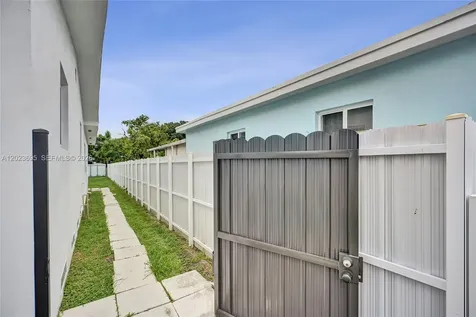 877 W 33rd Street Hialeah FL 33012
