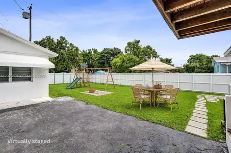 877 W 33rd Street Hialeah FL 33012