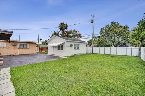 877 W 33rd Street Hialeah FL 33012