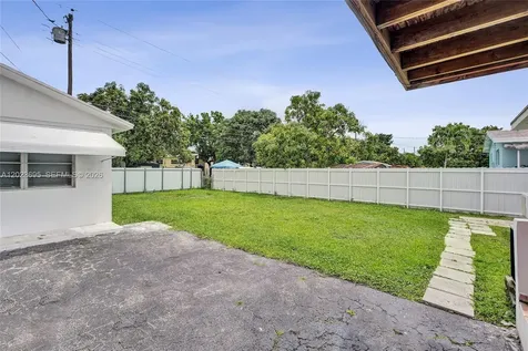 877 W 33rd Street Hialeah FL 33012