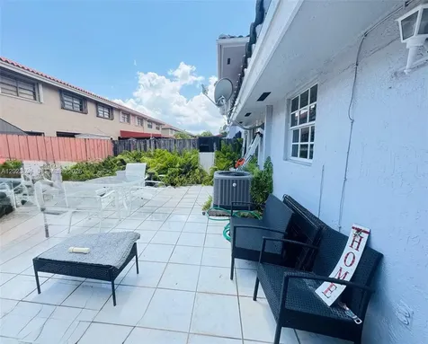 10904 NW 7th Street Miami FL 33172