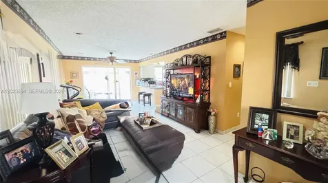 10904 NW 7th Street Miami FL 33172