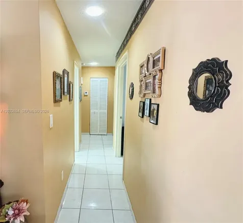 10904 NW 7th Street Miami FL 33172