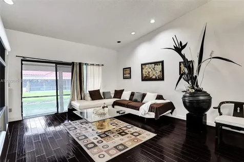 3273 W Inverrary Boulevard W Lauderhill FL 33319