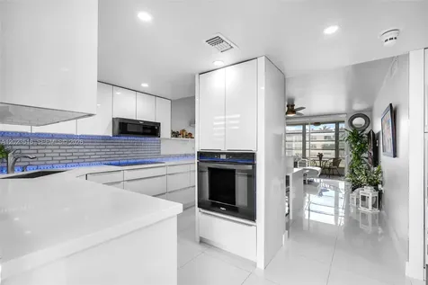8881 Sunrise Lakes Boulevard Sunrise FL 33322