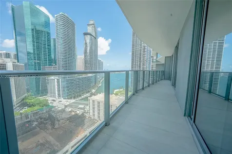 77 SE 5th Street Miami FL 33131