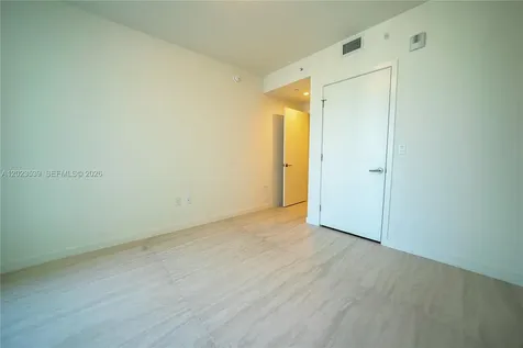 77 SE 5th Street Miami FL 33131