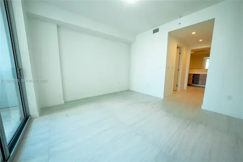 77 SE 5th Street Miami FL 33131