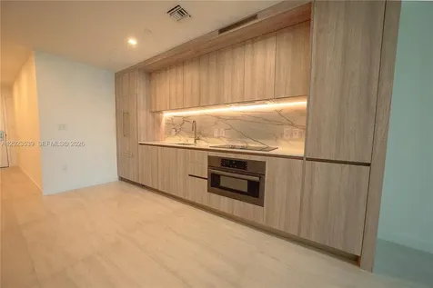 77 SE 5th Street Miami FL 33131