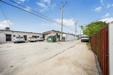 652 East 9th Street Hialeah FL 33010