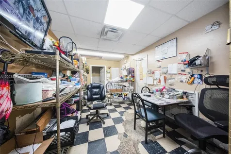 652 East 9th Street Hialeah FL 33010