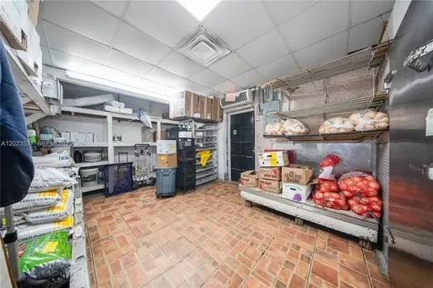 652 East 9th Street Hialeah FL 33010