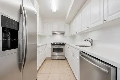 2642 Collins Avenue Miami Beach FL 33140