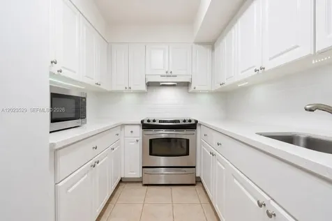 2642 Collins Avenue Miami Beach FL 33140