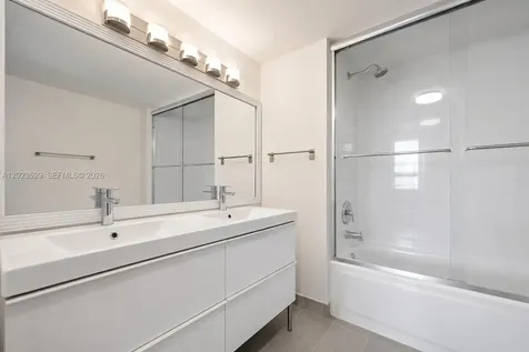 2642 Collins Avenue Miami Beach FL 33140