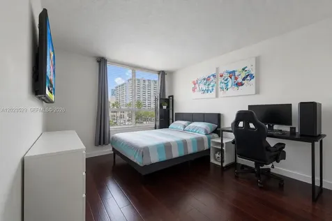 2642 Collins Avenue Miami Beach FL 33140
