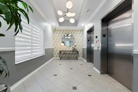 2642 Collins Avenue Miami Beach FL 33140