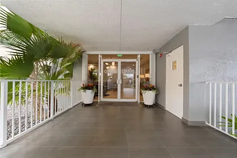 2642 Collins Avenue Miami Beach FL 33140