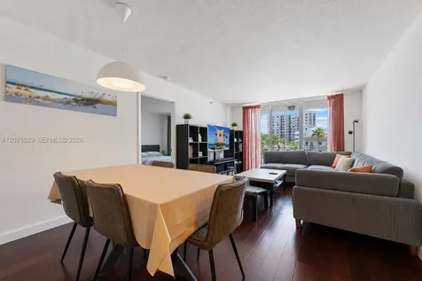 2642 Collins Avenue Miami Beach FL 33140