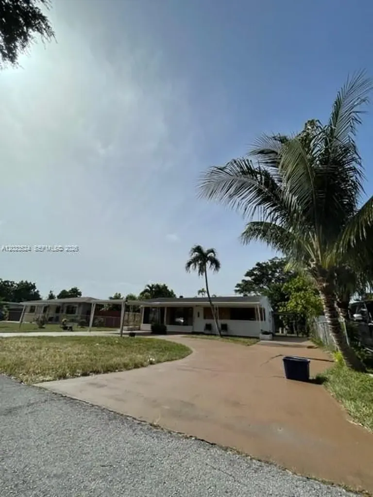 6141 Wiley Street Hollywood FL 33023