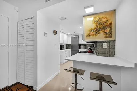 2401 Collins Avenue Miami Beach FL 33140